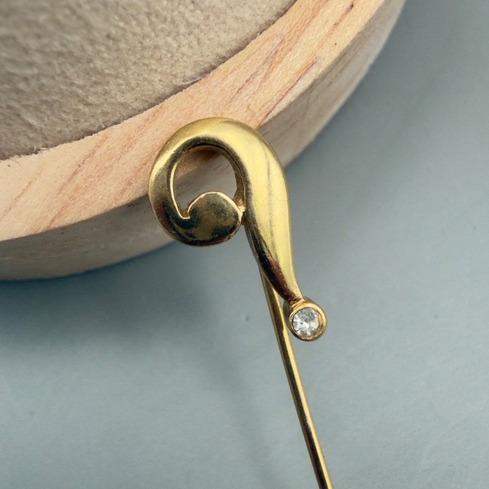 Stick Pin Gold Tone Rhinestone Swirl Scroll Question Mark Hat Lapel Pin